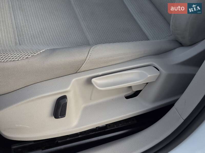 Універсал Volkswagen Golf 2015 в Тернополі