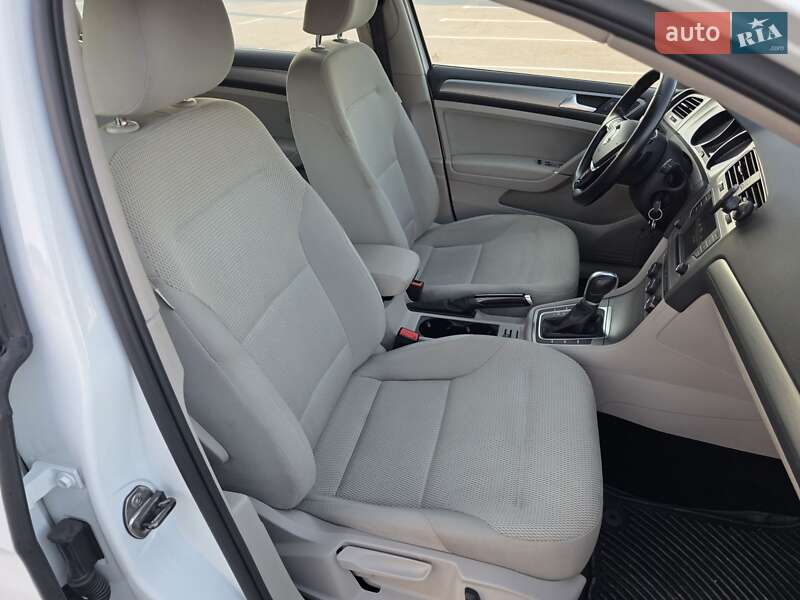 Універсал Volkswagen Golf 2015 в Тернополі