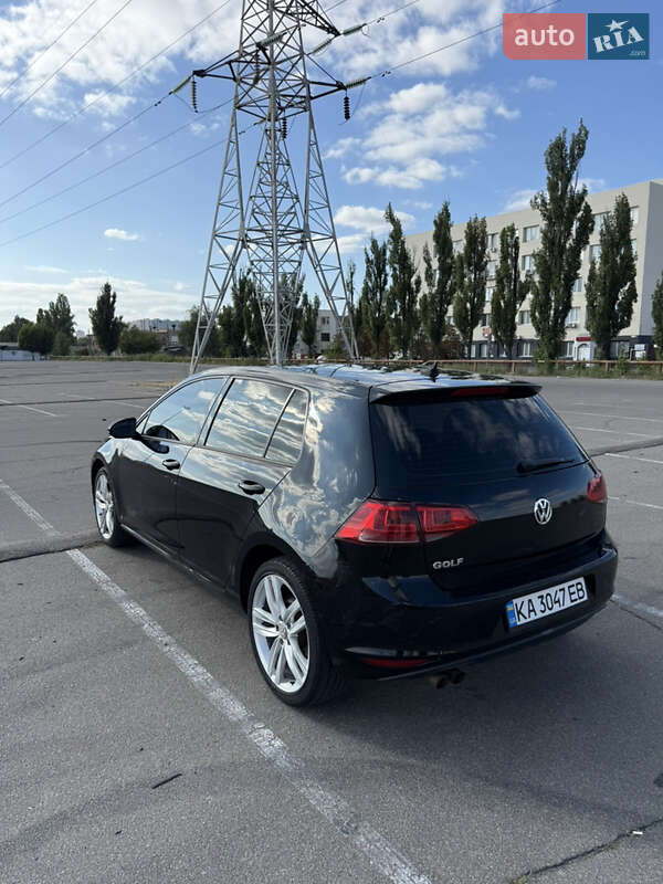 Хетчбек Volkswagen Golf 2014 в Києві