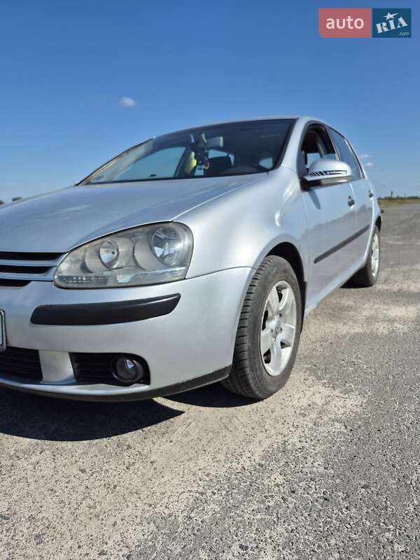 Хэтчбек Volkswagen Golf 2004 в Березному