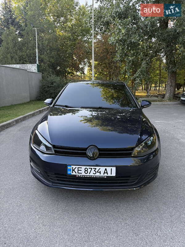 Хетчбек Volkswagen Golf 2015 в Дніпрі