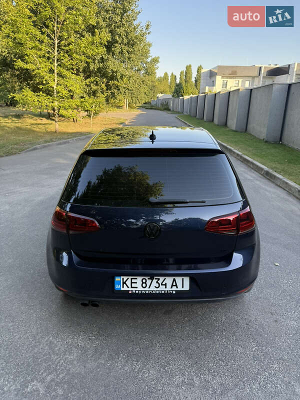 Хетчбек Volkswagen Golf 2015 в Дніпрі