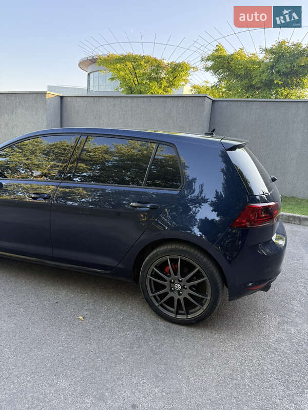 Хетчбек Volkswagen Golf 2015 в Дніпрі