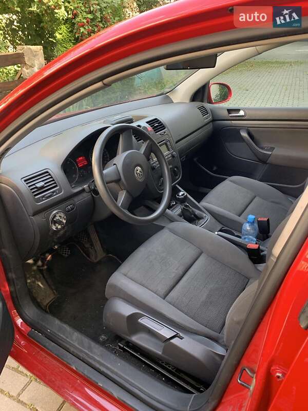 Хетчбек Volkswagen Golf 2004 в Трускавці