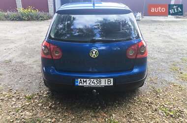 Хэтчбек Volkswagen Golf 2005 в 
