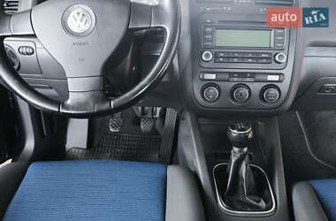 Хэтчбек Volkswagen Golf 2005 в 