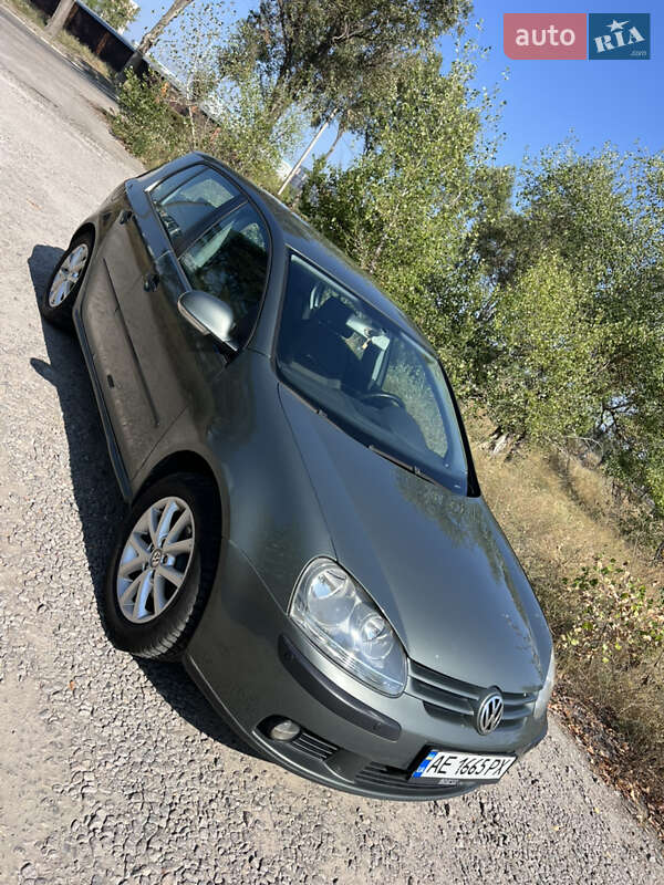 Хетчбек Volkswagen Golf 2004 в 