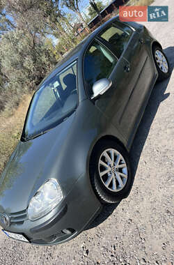 Хетчбек Volkswagen Golf 2004 в 