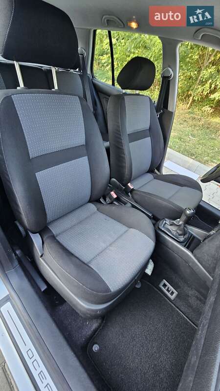 Хетчбек Volkswagen Golf 2003 в Тернополі