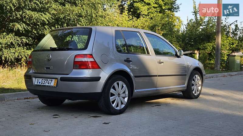 Хетчбек Volkswagen Golf 2003 в Тернополі
