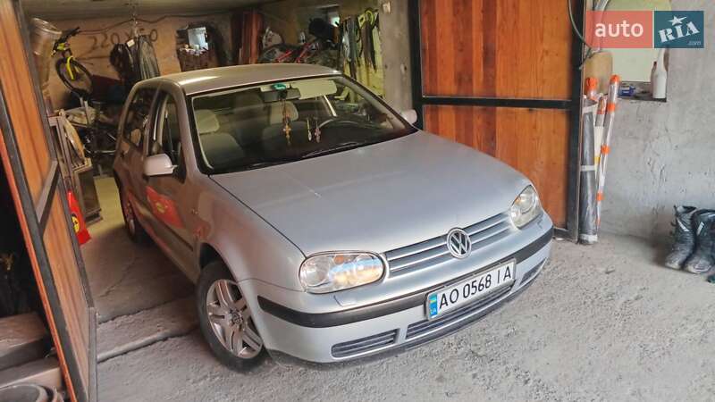 Хэтчбек Volkswagen Golf 1998 в Ужгороде
