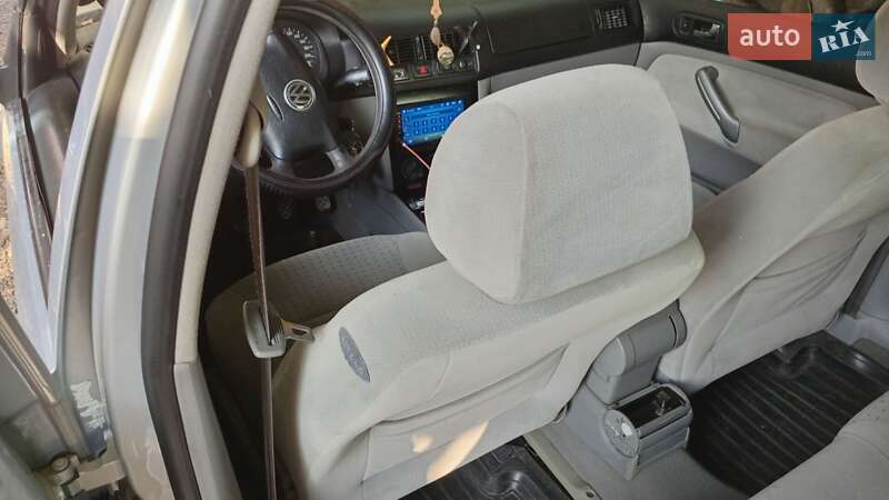 Хэтчбек Volkswagen Golf 1998 в Ужгороде