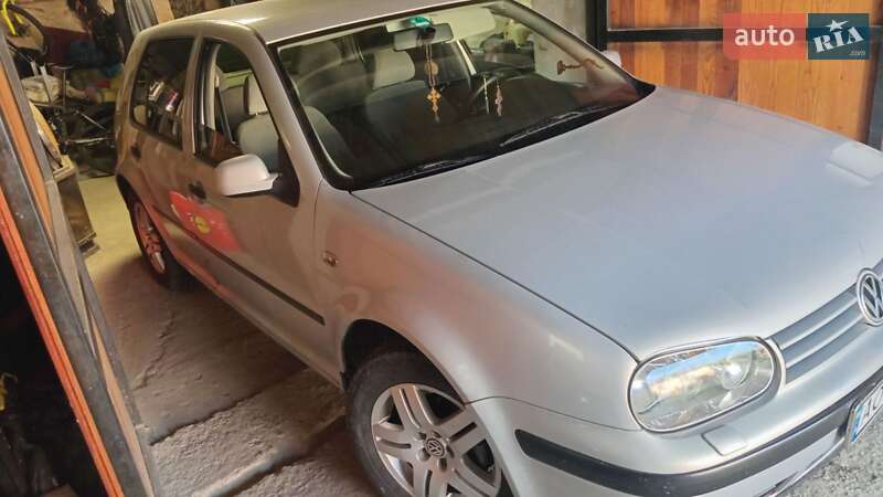 Хэтчбек Volkswagen Golf 1998 в Ужгороде