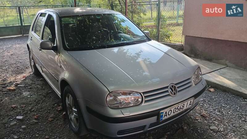 Хэтчбек Volkswagen Golf 1998 в Ужгороде