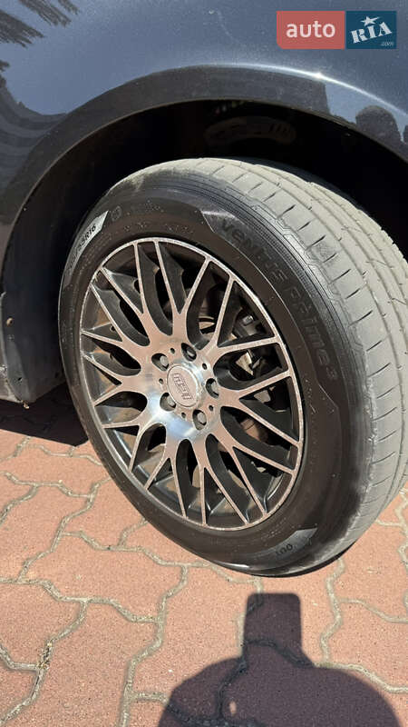 Хэтчбек Volkswagen Golf 2005 в Хмельницком