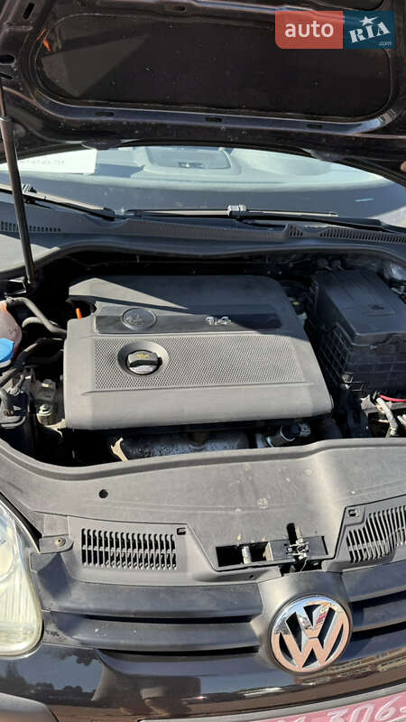 Хэтчбек Volkswagen Golf 2005 в Хмельницком