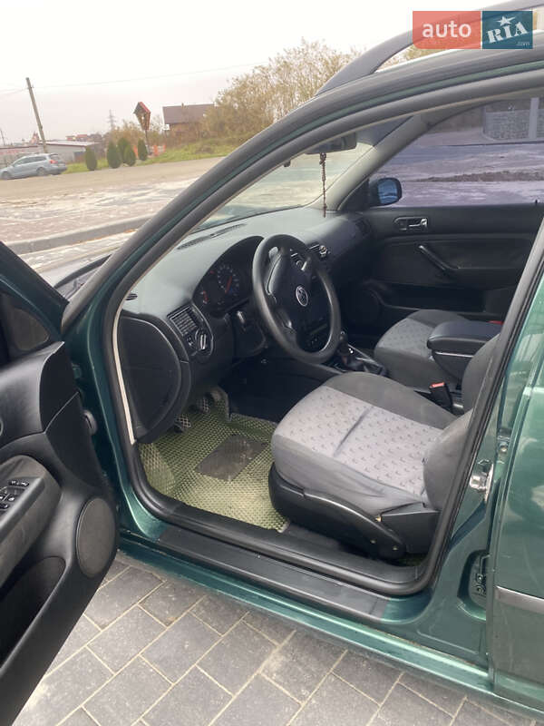 Універсал Volkswagen Golf 1999 в Мостиській