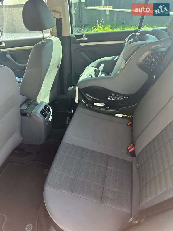 Хетчбек Volkswagen Golf 2006 в Білогородці