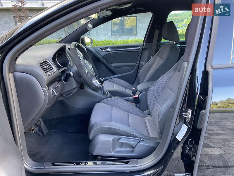 Хэтчбек Volkswagen Golf 2009 в Мукачево