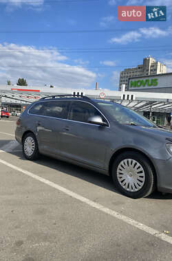 Универсал Volkswagen Golf 2010 в Киеве