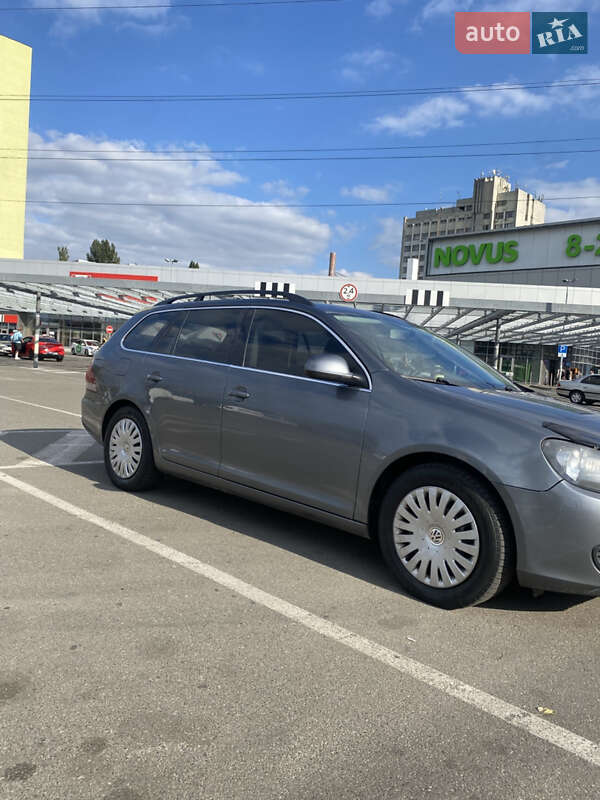 Универсал Volkswagen Golf 2010 в Киеве