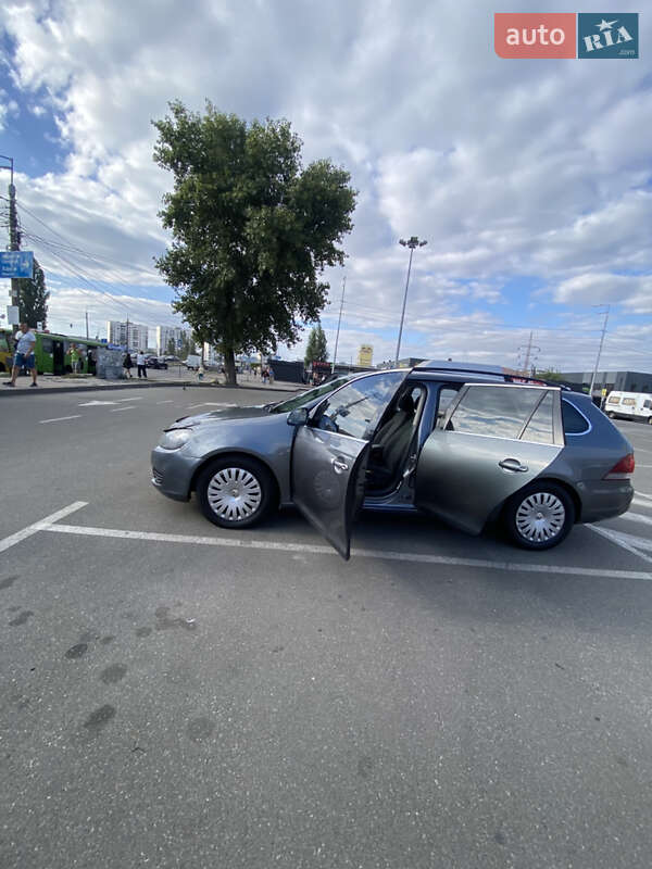 Универсал Volkswagen Golf 2010 в Киеве