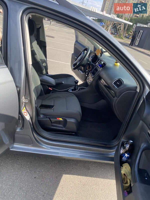 Универсал Volkswagen Golf 2010 в Киеве