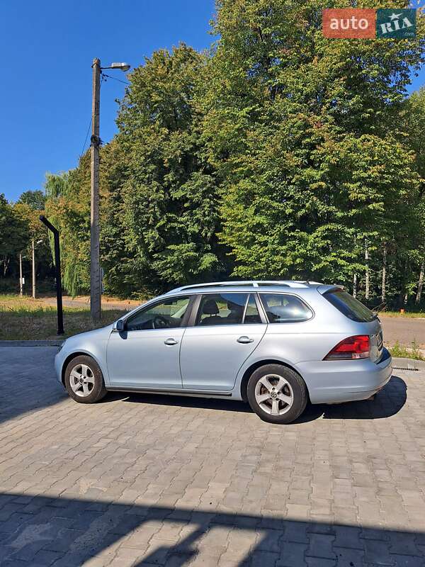 Універсал Volkswagen Golf 2010 в Горохові