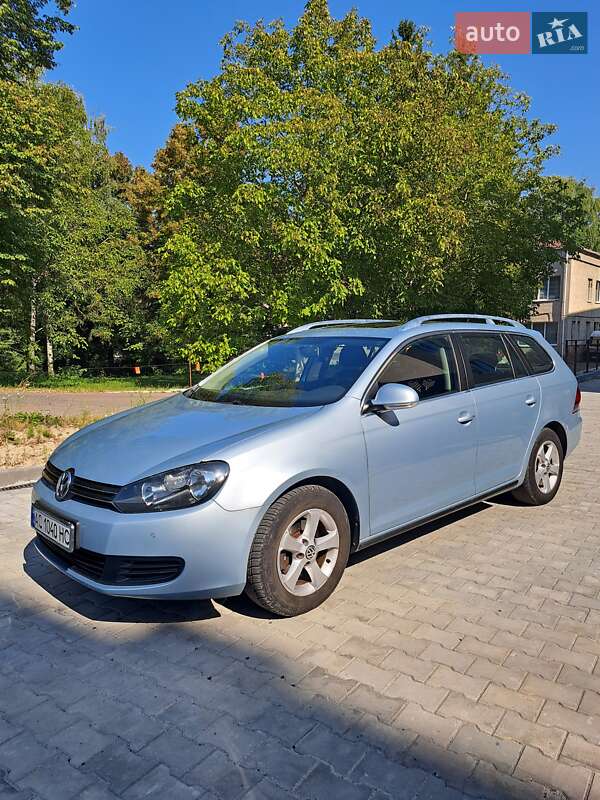 Універсал Volkswagen Golf 2010 в Горохові