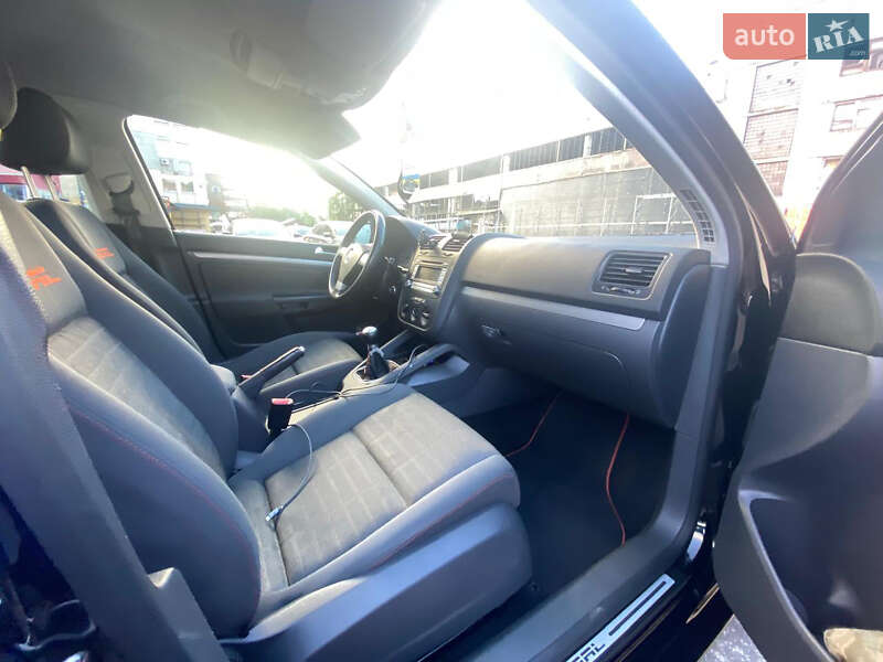 Хэтчбек Volkswagen Golf 2006 в Киеве