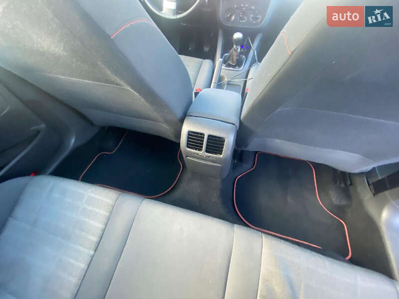 Хэтчбек Volkswagen Golf 2006 в Киеве