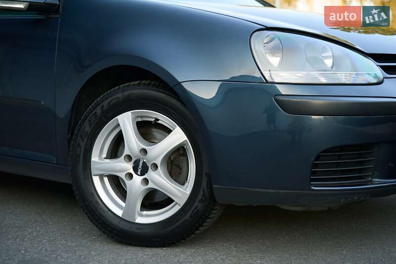 Хэтчбек Volkswagen Golf 2004 в Кременчуге