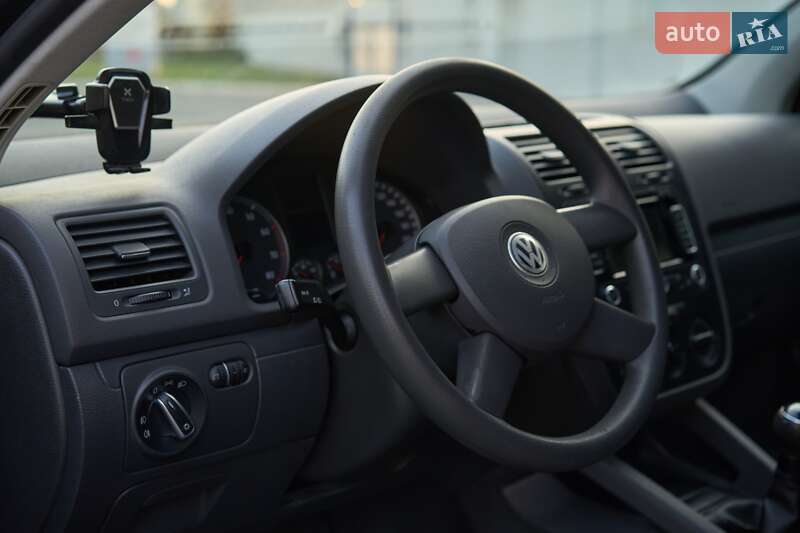 Хэтчбек Volkswagen Golf 2004 в Кременчуге