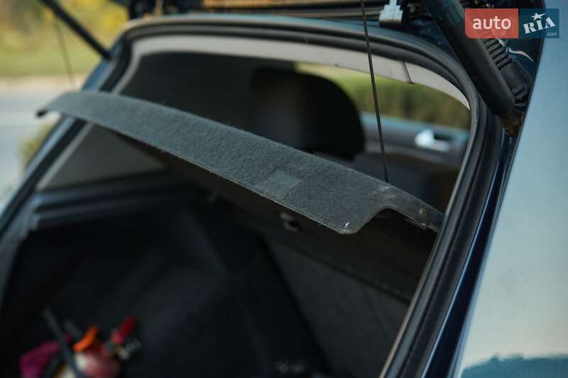 Хэтчбек Volkswagen Golf 2004 в Кременчуге