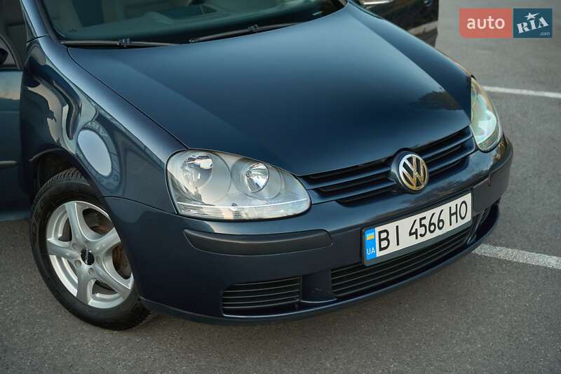Хэтчбек Volkswagen Golf 2004 в Кременчуге