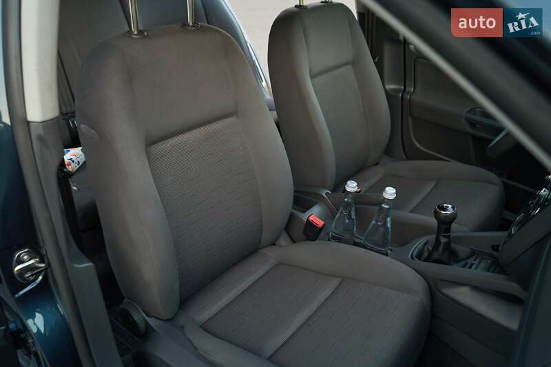 Хэтчбек Volkswagen Golf 2004 в Кременчуге