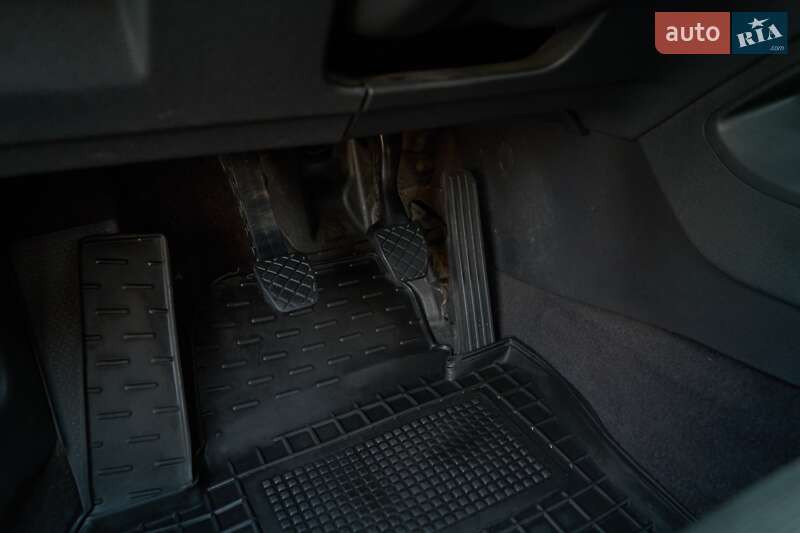 Хэтчбек Volkswagen Golf 2004 в Кременчуге