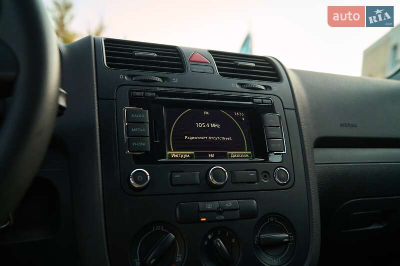 Хэтчбек Volkswagen Golf 2004 в Кременчуге