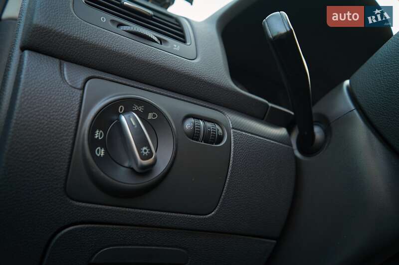 Хэтчбек Volkswagen Golf 2004 в Кременчуге