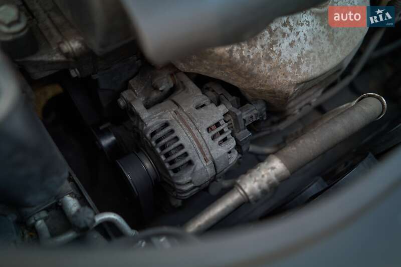 Хэтчбек Volkswagen Golf 2004 в Кременчуге