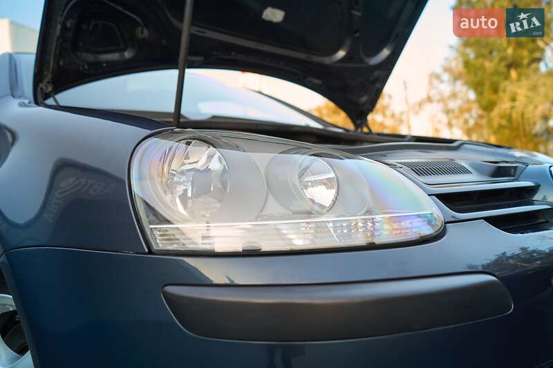 Хэтчбек Volkswagen Golf 2004 в Кременчуге