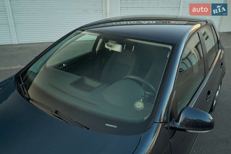 Хэтчбек Volkswagen Golf 2004 в Кременчуге