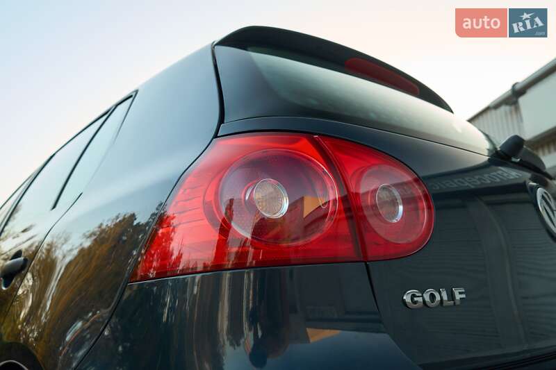Хэтчбек Volkswagen Golf 2004 в Кременчуге