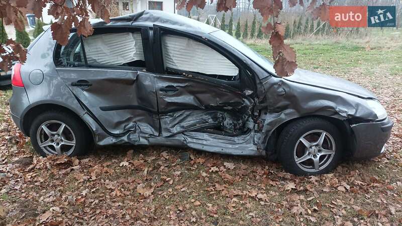 Хетчбек Volkswagen Golf 2006 в Львові