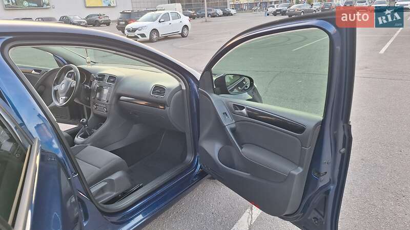 Хетчбек Volkswagen Golf 2010 в Івано-Франківську