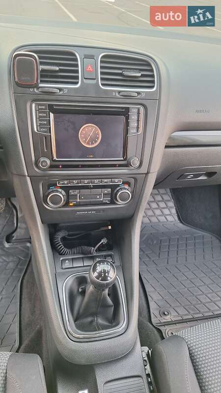 Хетчбек Volkswagen Golf 2010 в Івано-Франківську