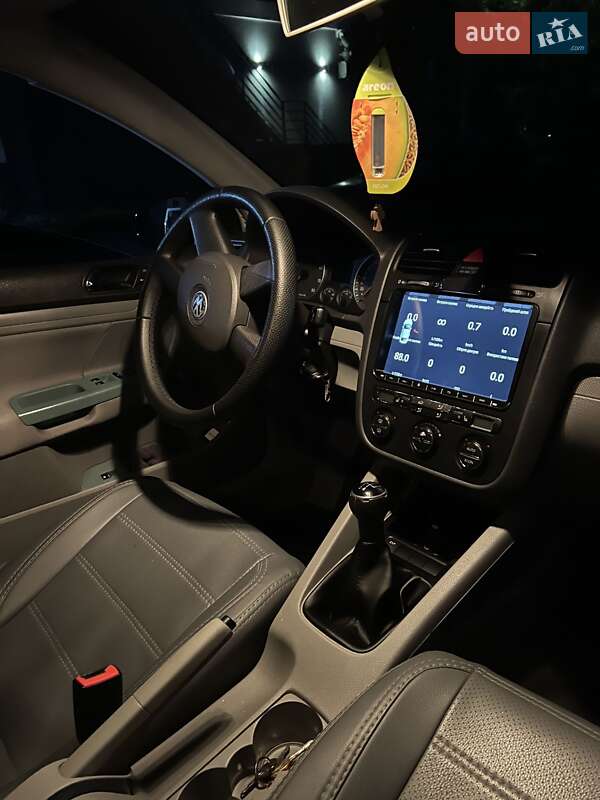 Хетчбек Volkswagen Golf 2004 в Тернополі