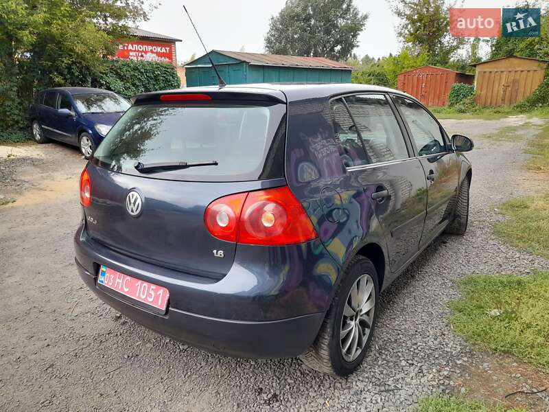 Хетчбек Volkswagen Golf 2005 в Луцьку