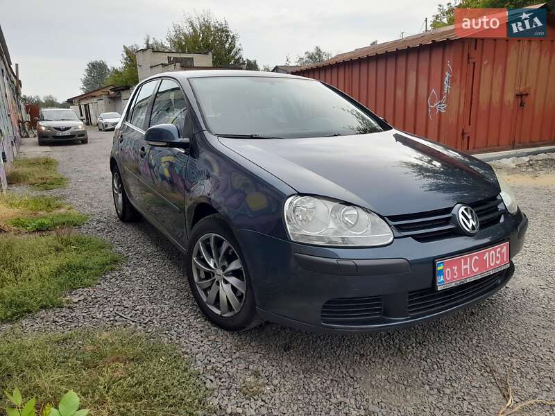 Хетчбек Volkswagen Golf 2005 в Луцьку