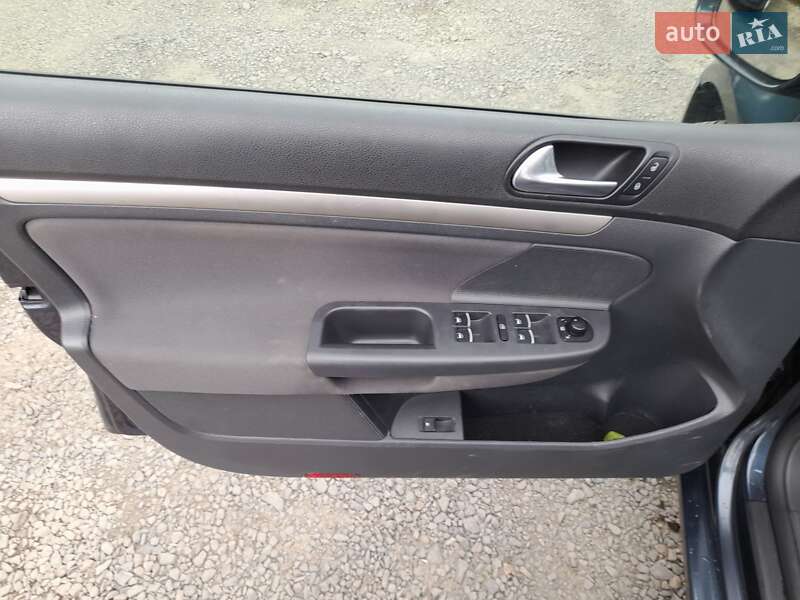 Хетчбек Volkswagen Golf 2005 в Луцьку